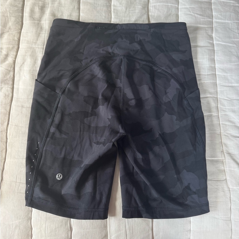 Lululmeon x Barry’s Camo shorts